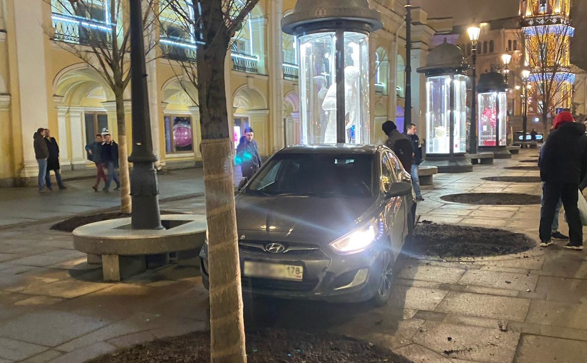 В Санкт-Петербурге на тротуаре сбит пешеход