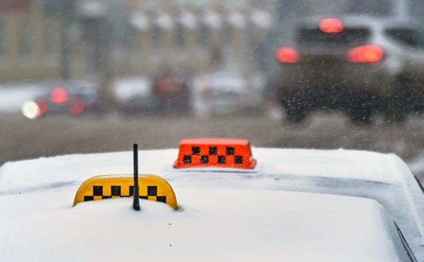 В Москве семь компаний такси лишили лицензии