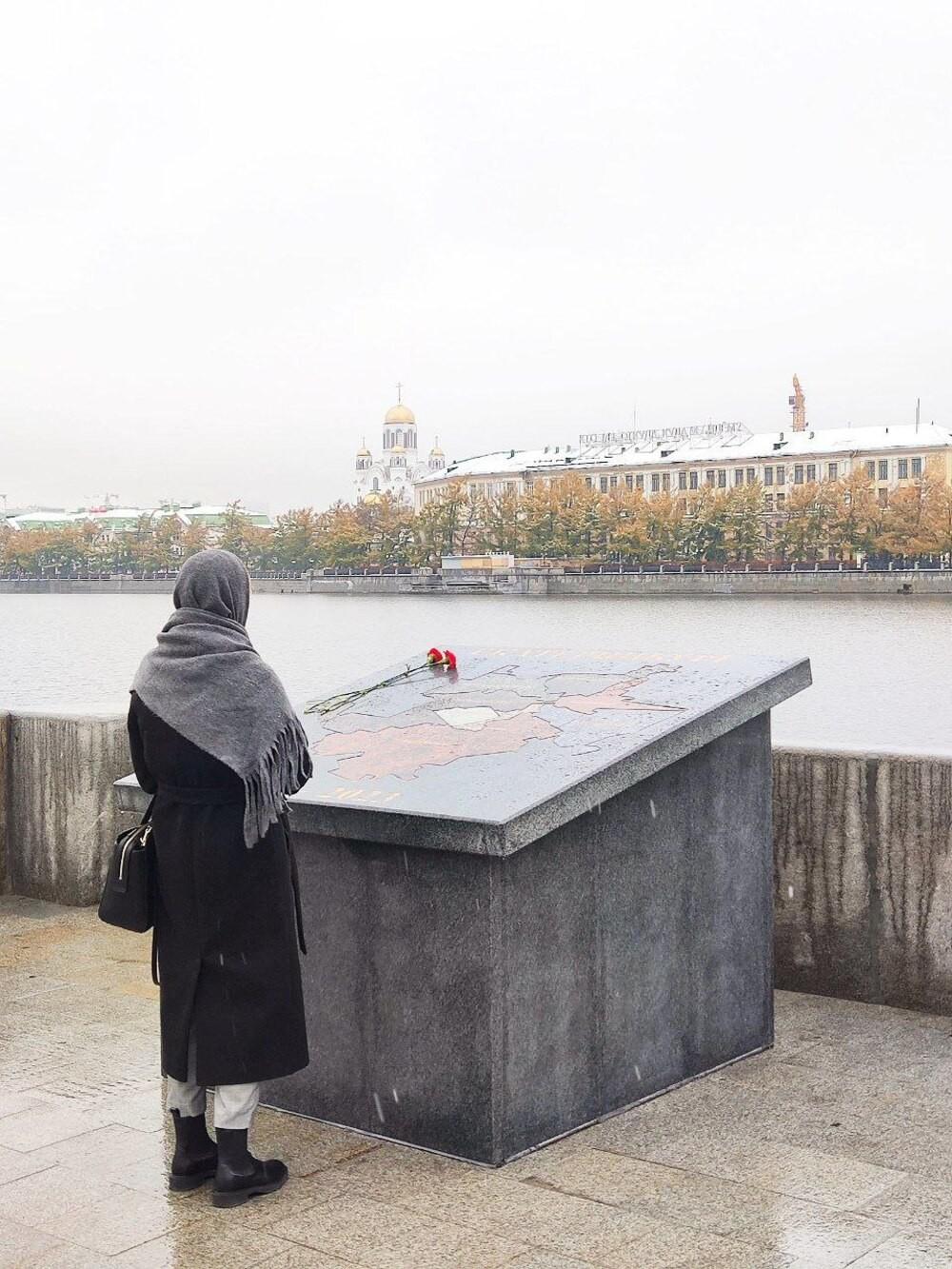 Екатеринбург, памятник, надгробие, в честь 300-летия