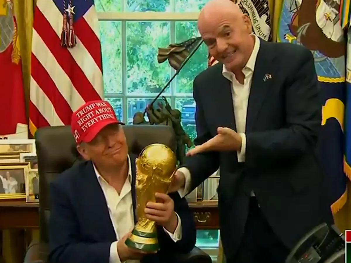 Дональд Трамп и Джанни Инфантино в овальном кабинете Дональд Трамп и Джанни Инфантино в овальном кабинете