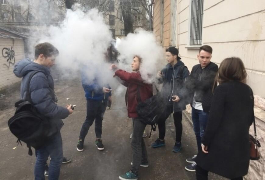 Школьники и вейпы