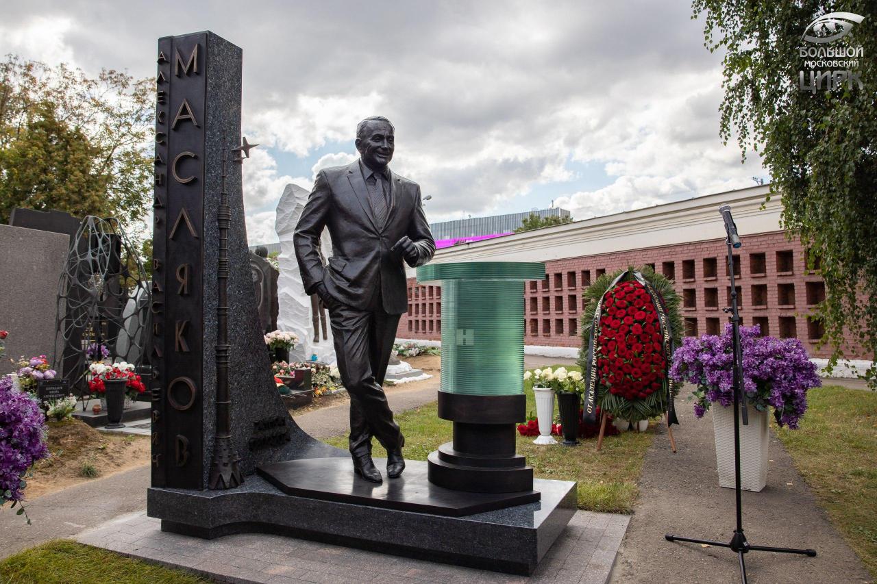 Памятник на могиле Маслякова