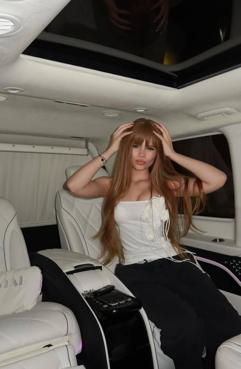 Милана Стар в новом Мерседесе