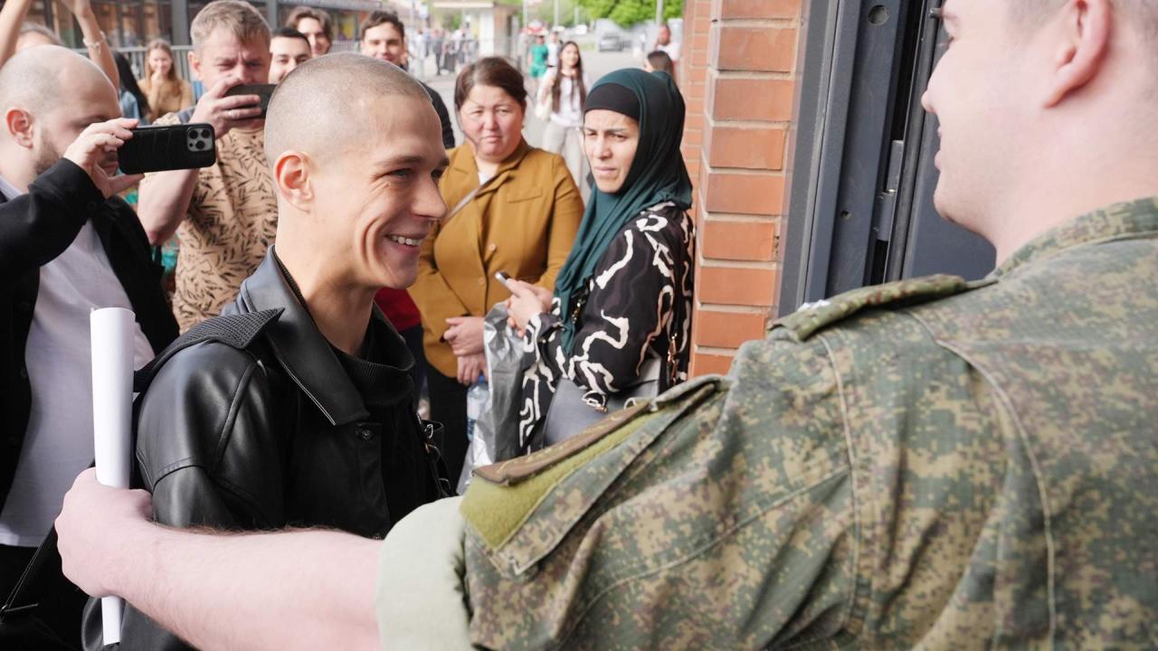 Глеб Калюжный идет в армию Глеб Калюжный идет в армию