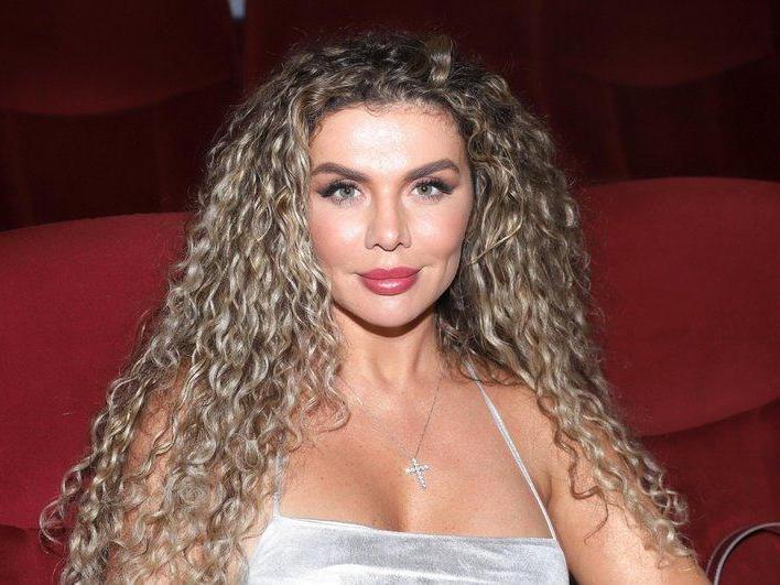 Нашла молодого кавалера