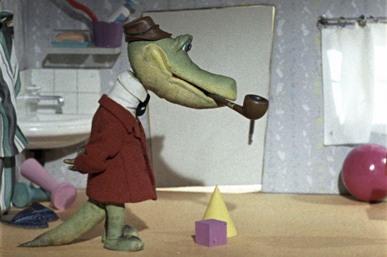 Крокодил Гена курит