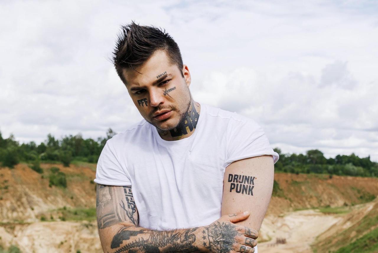 Рома Желудь на шоу Звезды под капельницей