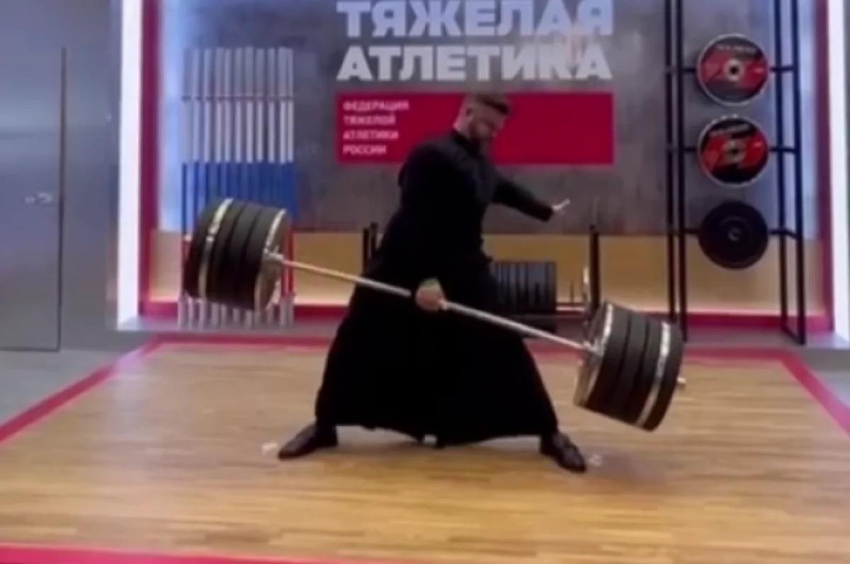 Поднял 200 килограммов одной рукой