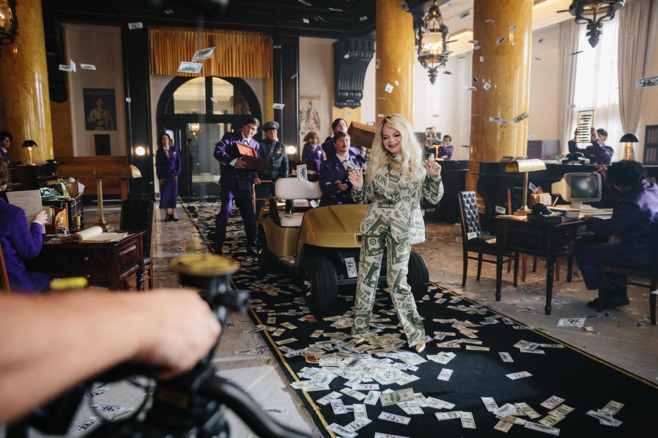 Лариса Долина споёт песню Инстасамки