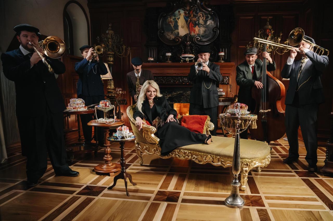 Лариса Долина, Невероятные приключения Шурика