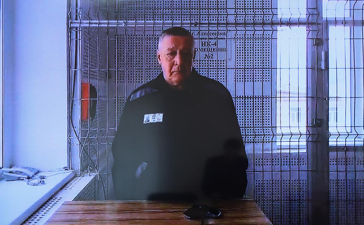 Михаил Ефремов в колонии