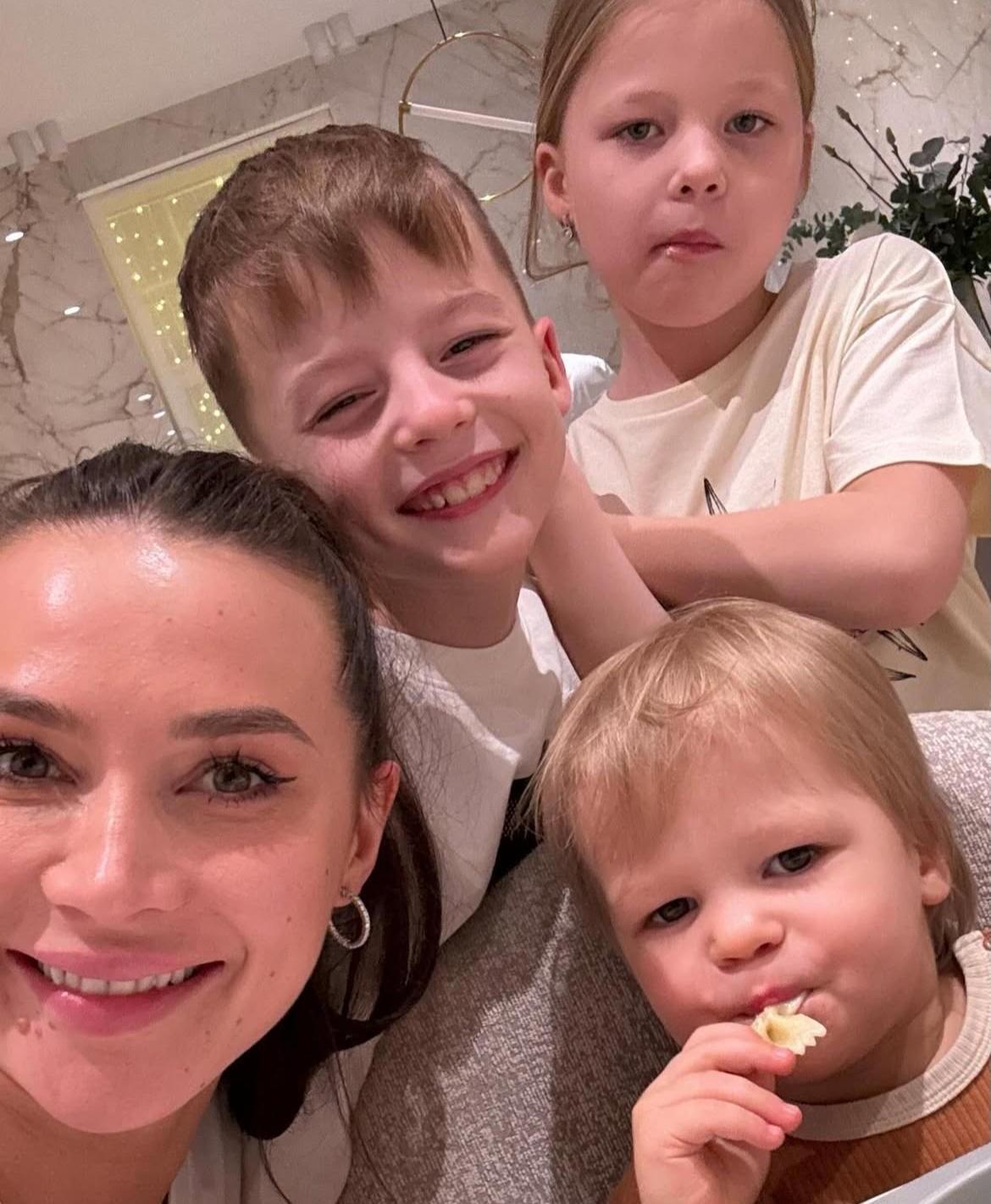 Валерия Чекалина с детьми