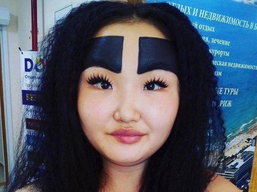 Блогерша выпрыгнула в окно