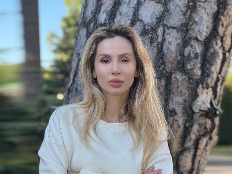 Жалеет, что уехала