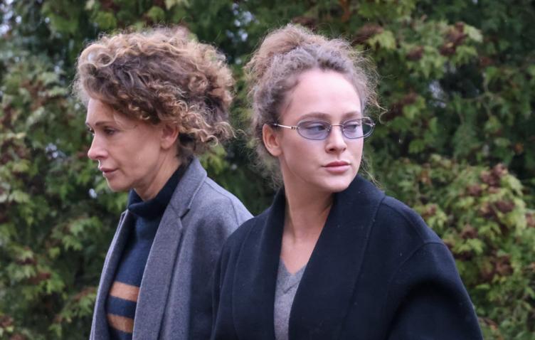 Ксения Рапопорт и Аглая Тарасова идут в суд