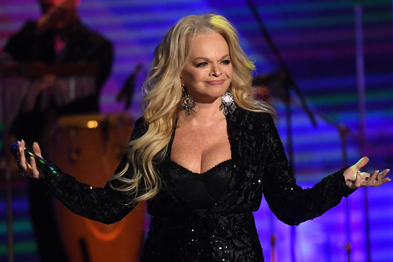 Лариса Долина