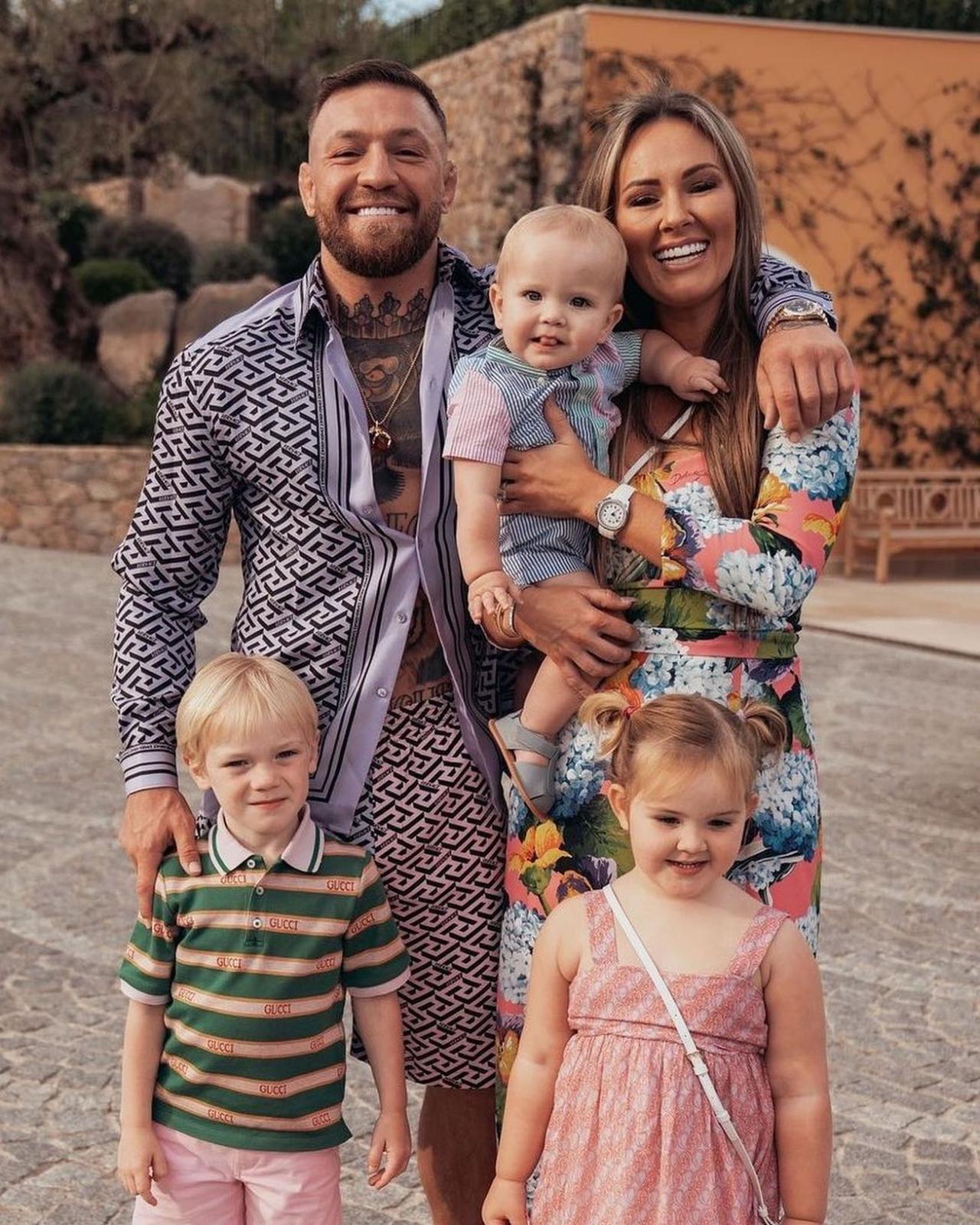 Конор Макгрегор, Ди Девлин и их дети