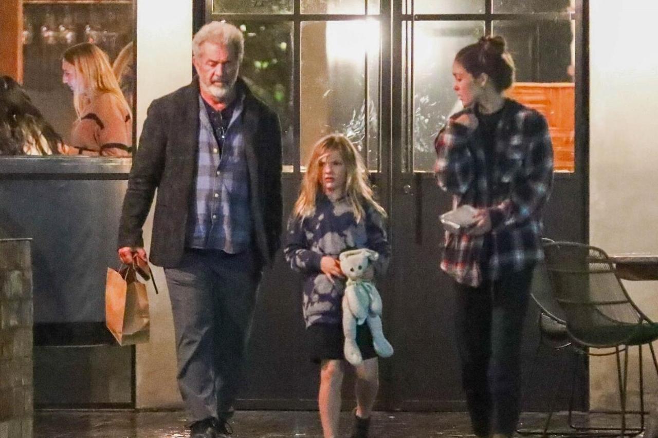 Мел Гибсон и Розалинд Росс с сыном