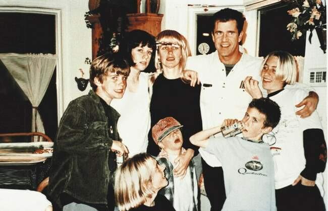 Мел Гибсон и Робин Мур с детьми