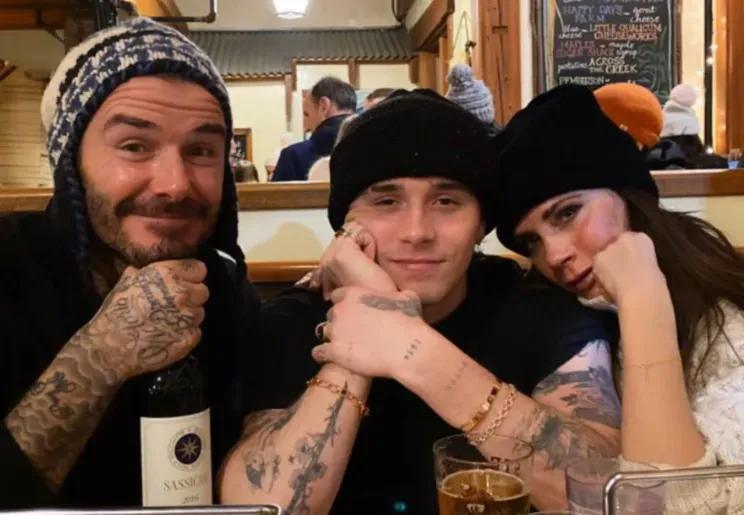 Дэвид и Виктория Бекхэм с сыном Бруклином