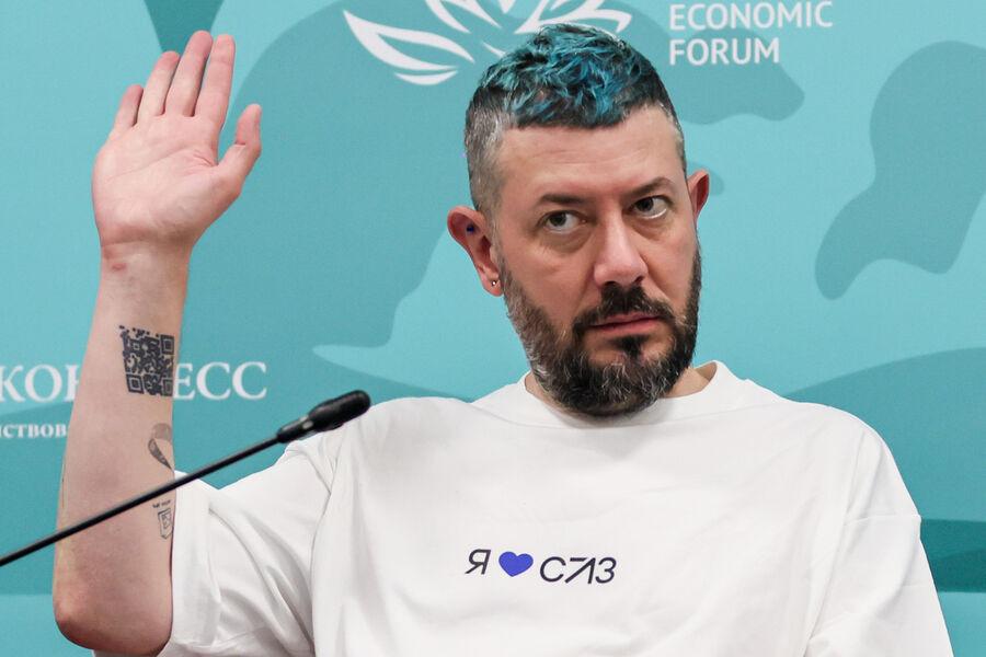 Предложил перекрасить Кремль