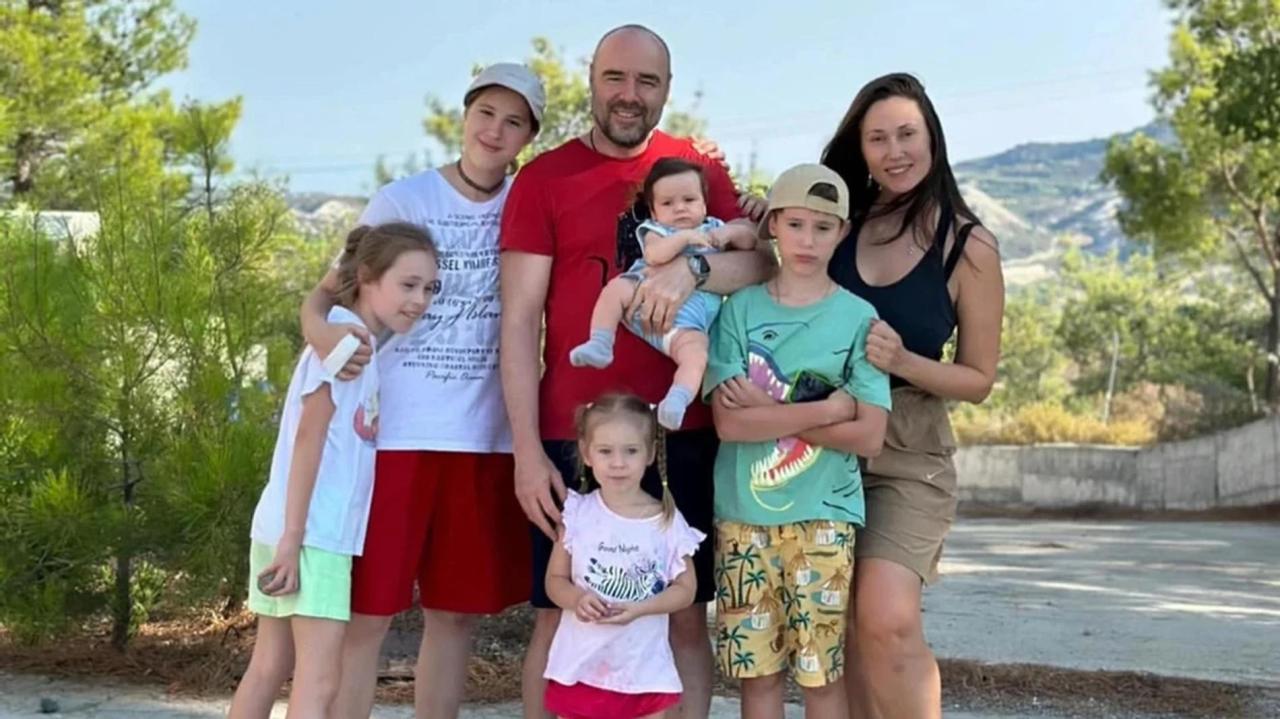 Роман Товстик и Елена Товстик сразу после рождения 5-го ребёнка