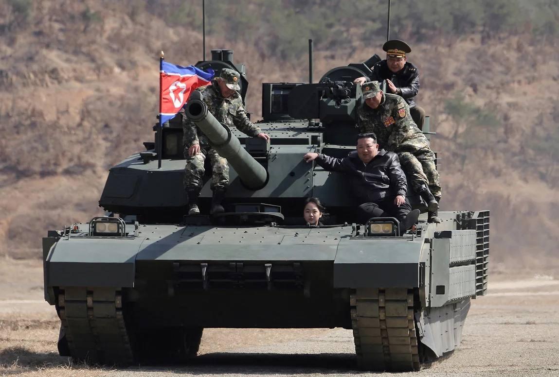 Ким Чен Ын с дочкой на танке