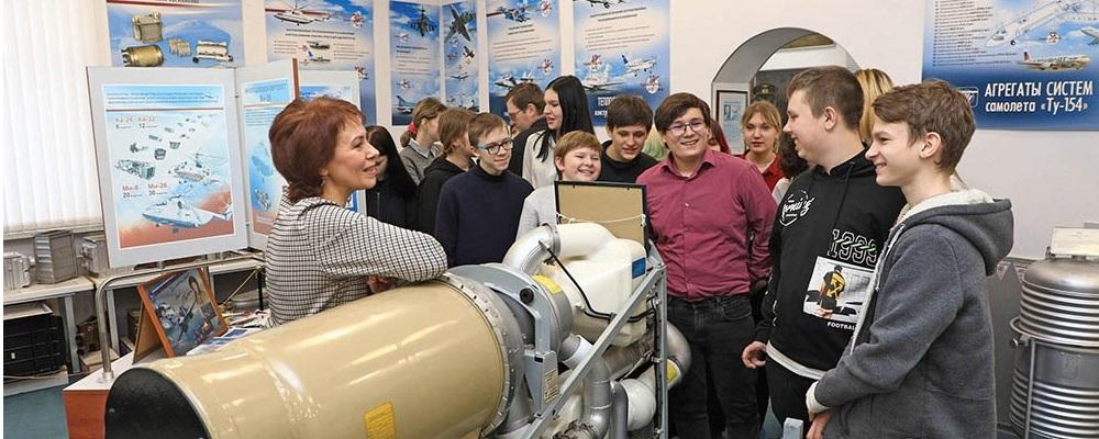 Школьники на заводе