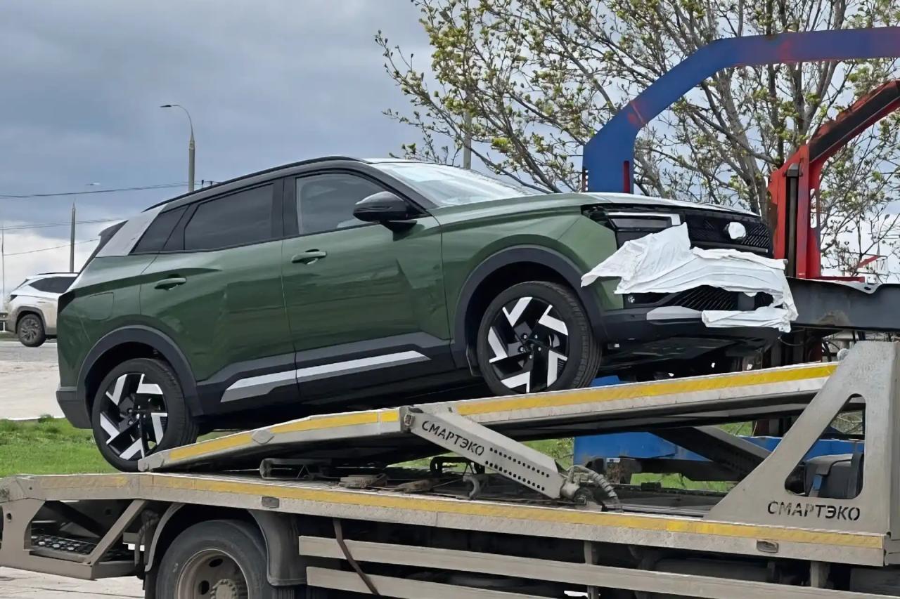 Попались два автомобиля Lada Azimut - помимо синего был замечен и зелёный