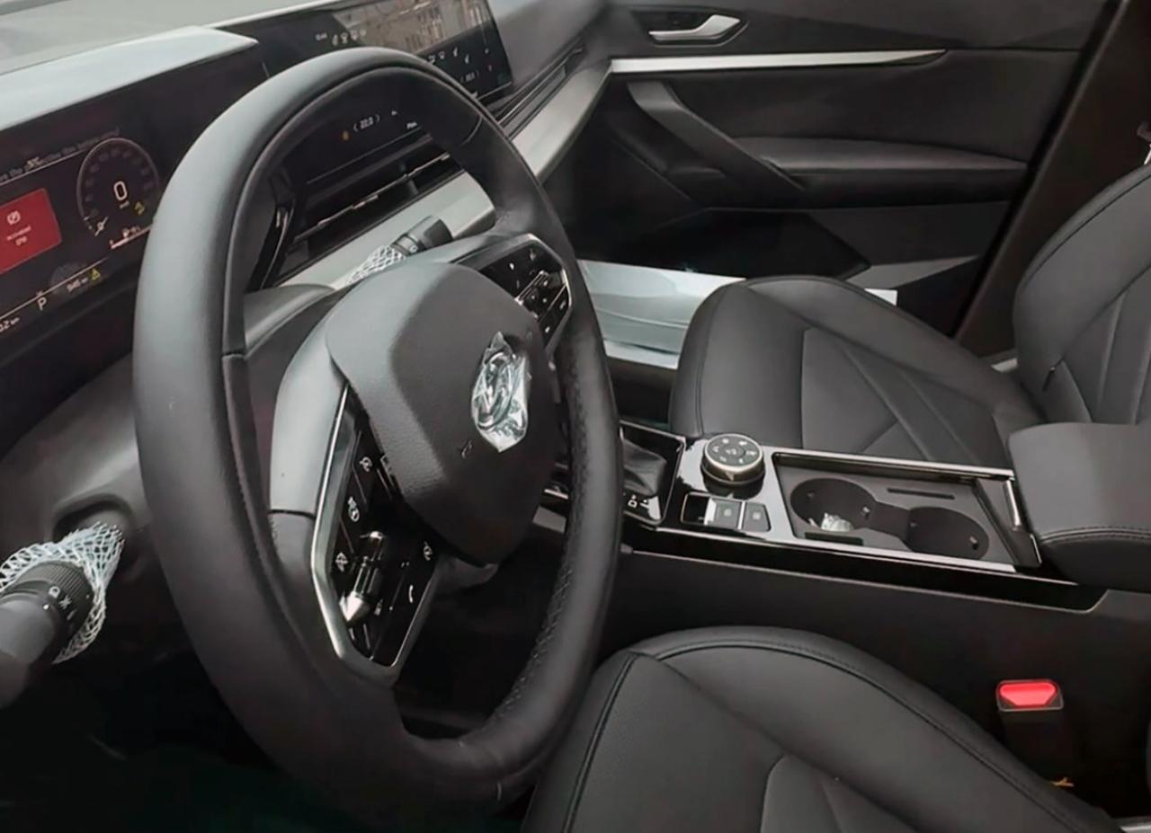 ...и даже заглянуть в салон!