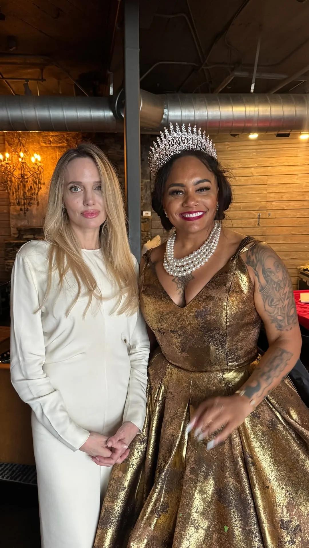 Анджелина Джоли впервые за много дней вышла в свет