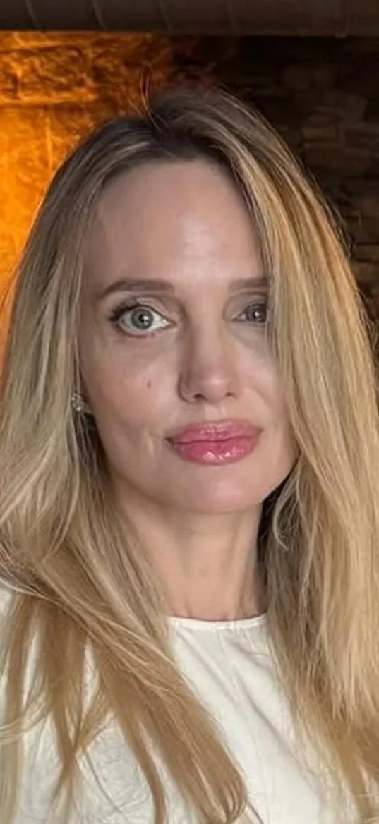 Жуткий взгляд актрисы и прикрытый чёлкой правый глаз ужаснули фанатов