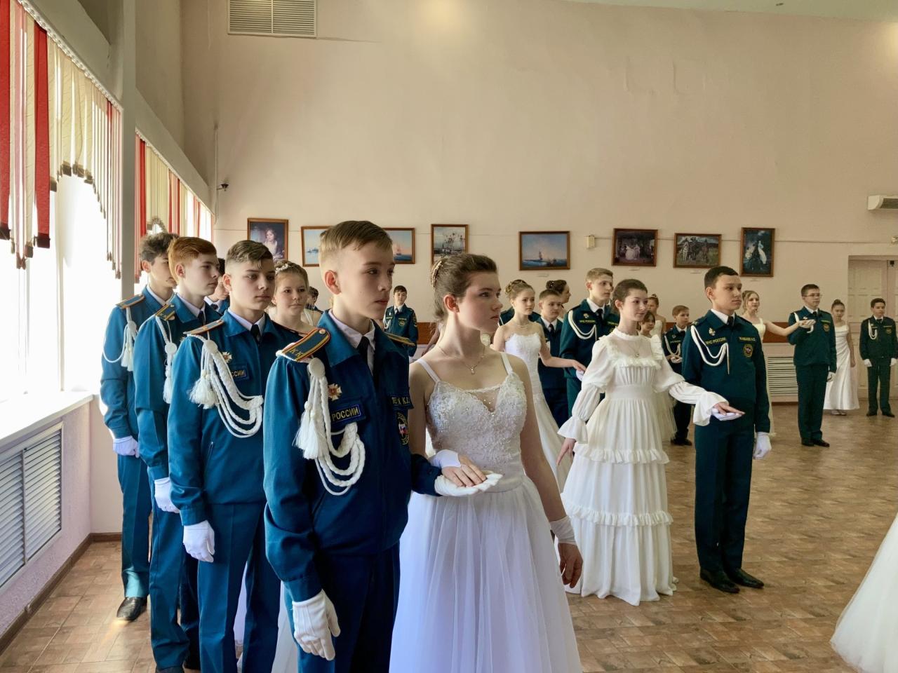 Школьный бал