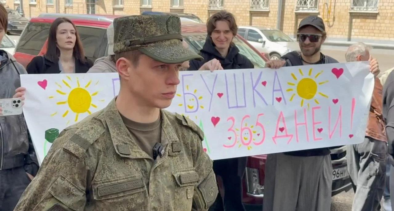 Глеб Калюжный вернулся из армии