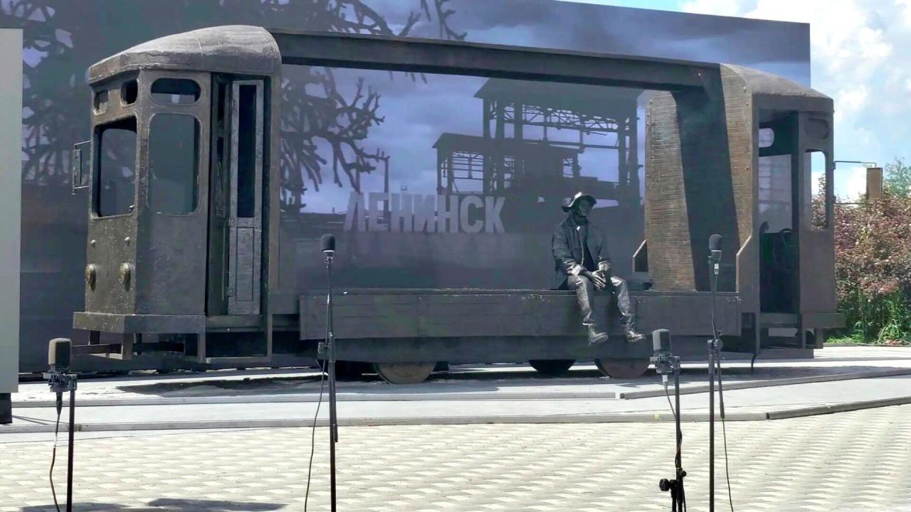 Памятник Алексею Балабанову в Екатеринбурге