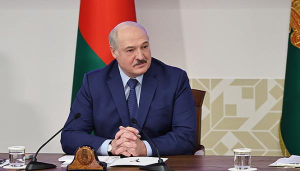 Лукашенко вновь призвал "не париться"