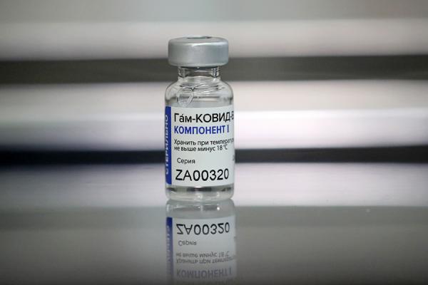Российскую вакцину Спутник V оценил инфекционист США