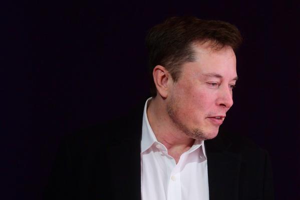 Инвестор компании Tesla подал в суд на Илона Маска