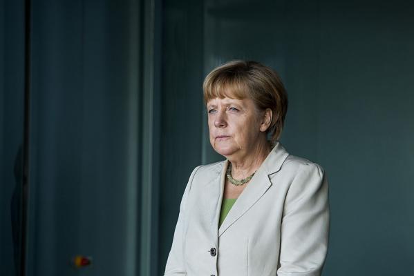 Меркель и два стула